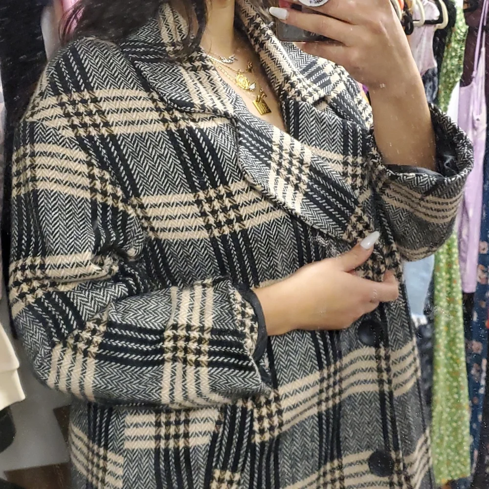 Spring Coat - Picture 3 of 4